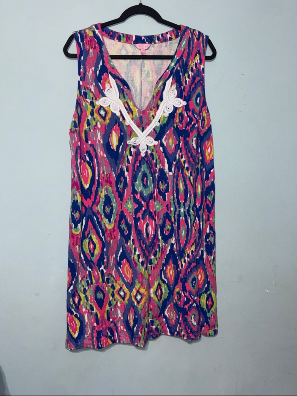XL Lilly Pulitzer Multicolor Ikat Sleeveless V-Neck Tunic with White Applique
